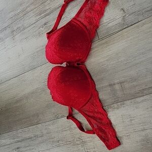 Victoria’s Secret Dream Angels Red Eyelash Lace Overlay  Padded Push-Up Bra 36DD